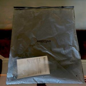 Essentials zipper bag